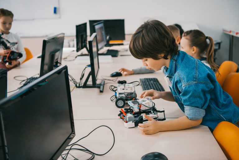 Tendenze tecnologiche e oltre: cosa aspettarsi dai campi estivi tecnologici