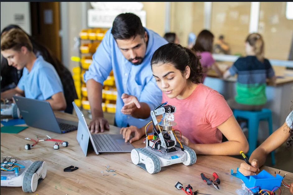 Come le Competizioni di Robotica Potenziano l'Apprendimento STEM e Ispirano i Futuri Ingegneri